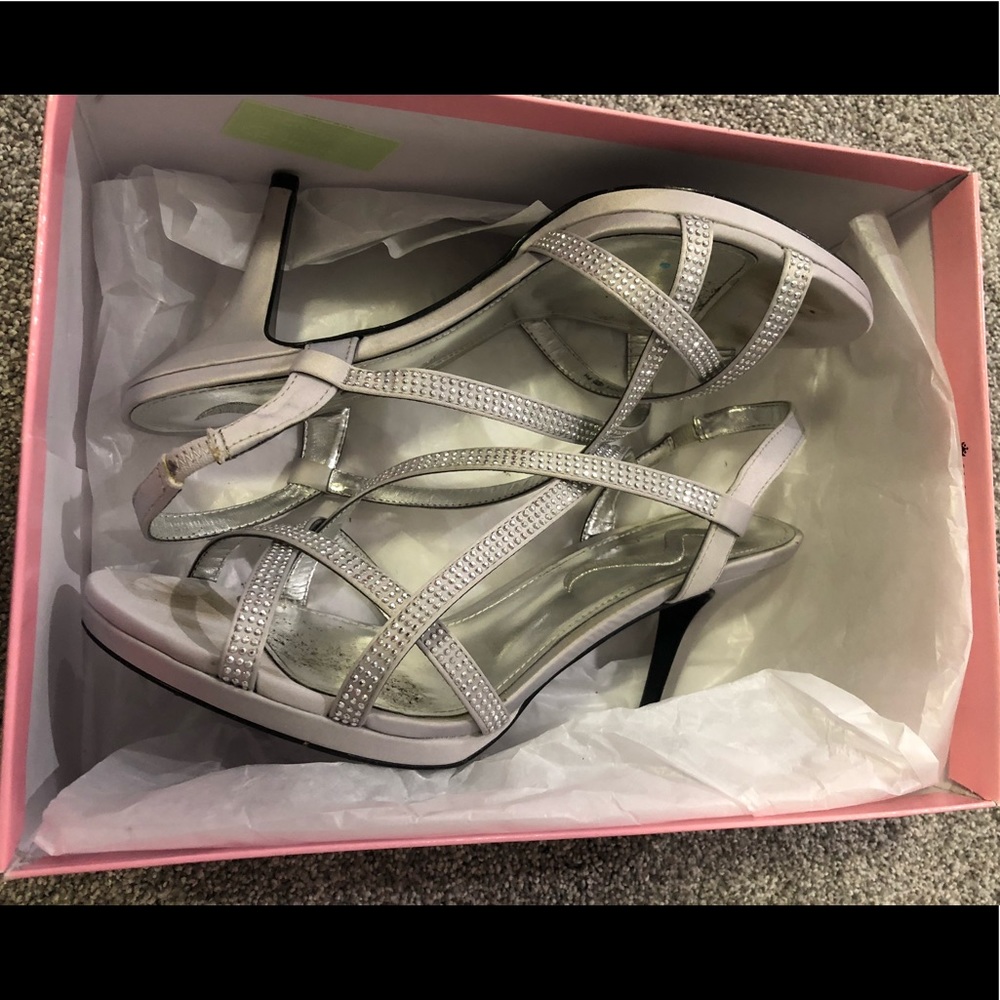 NINA SHOES Silver Heels